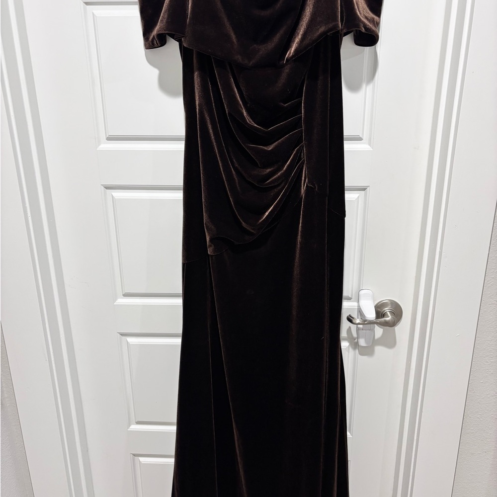 Chic Strapless Velvet Dress in Rich Brown